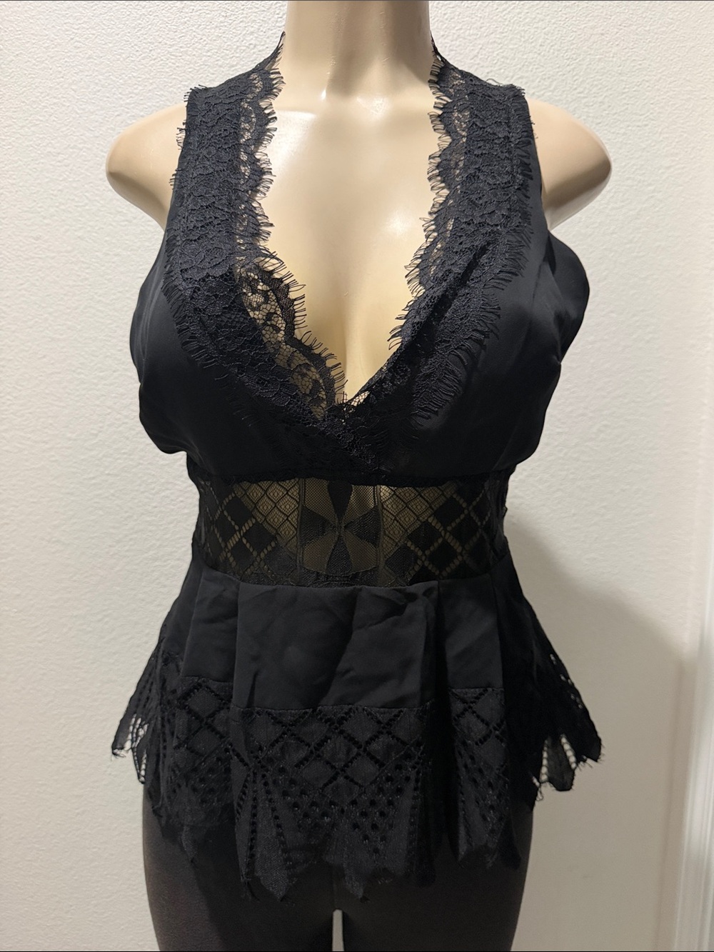 Bebe size 6 top